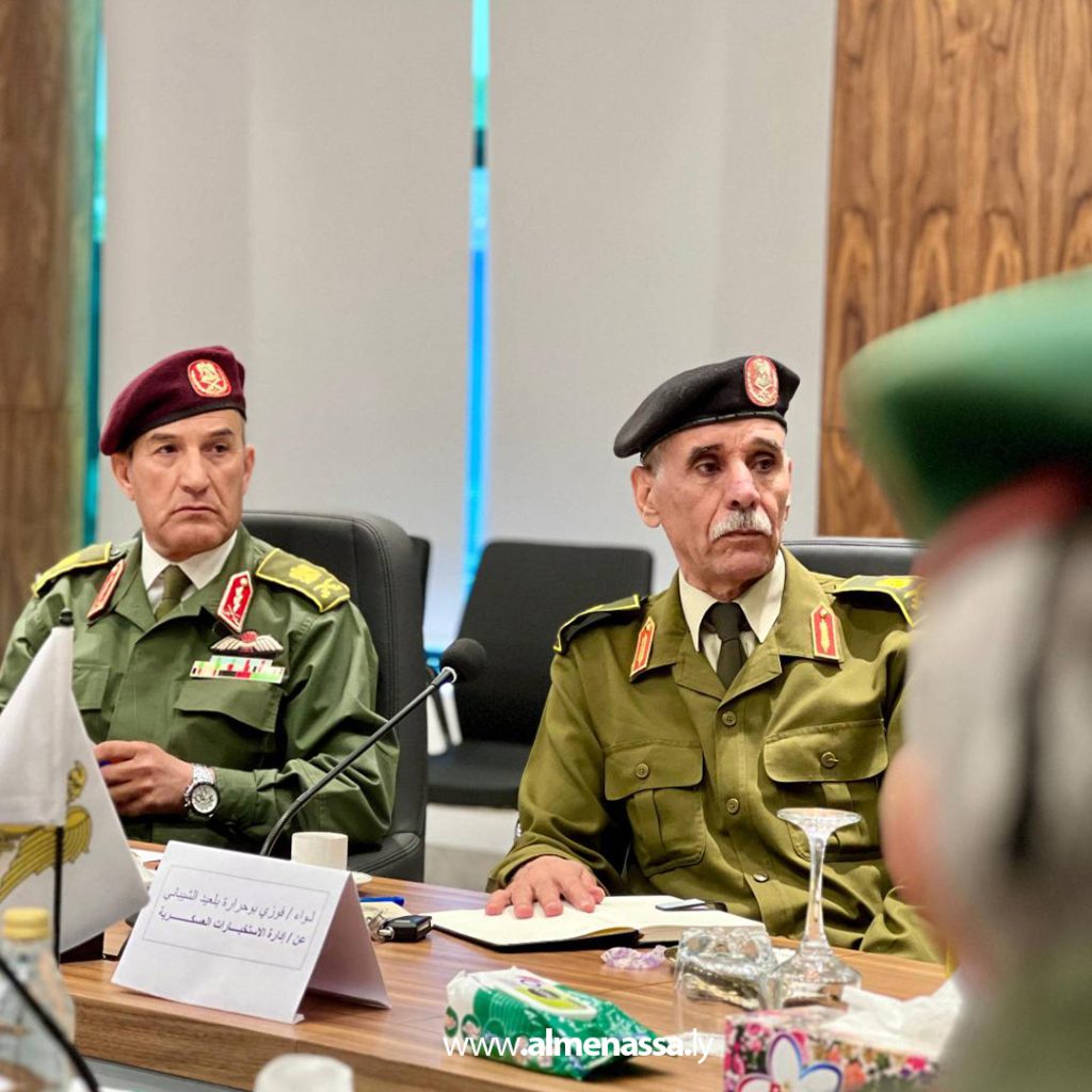 extra1111111 7 اجتماع موسع في مقر القيادة العامة لمتابعة سير العمل العسكري وخطط التطوير