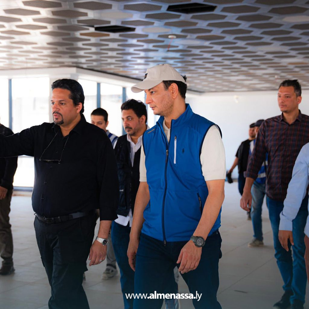 extra11111111 مدير عام صندوق الإعمار يتفقد مشروع صيانة وتطوير كليات جامعة بنغازي