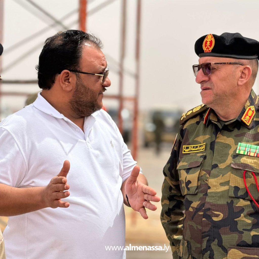 extra11111111 2 قيادات عسكرية وأمنية تتفقد مشاريع إعادة إعمار مرزق