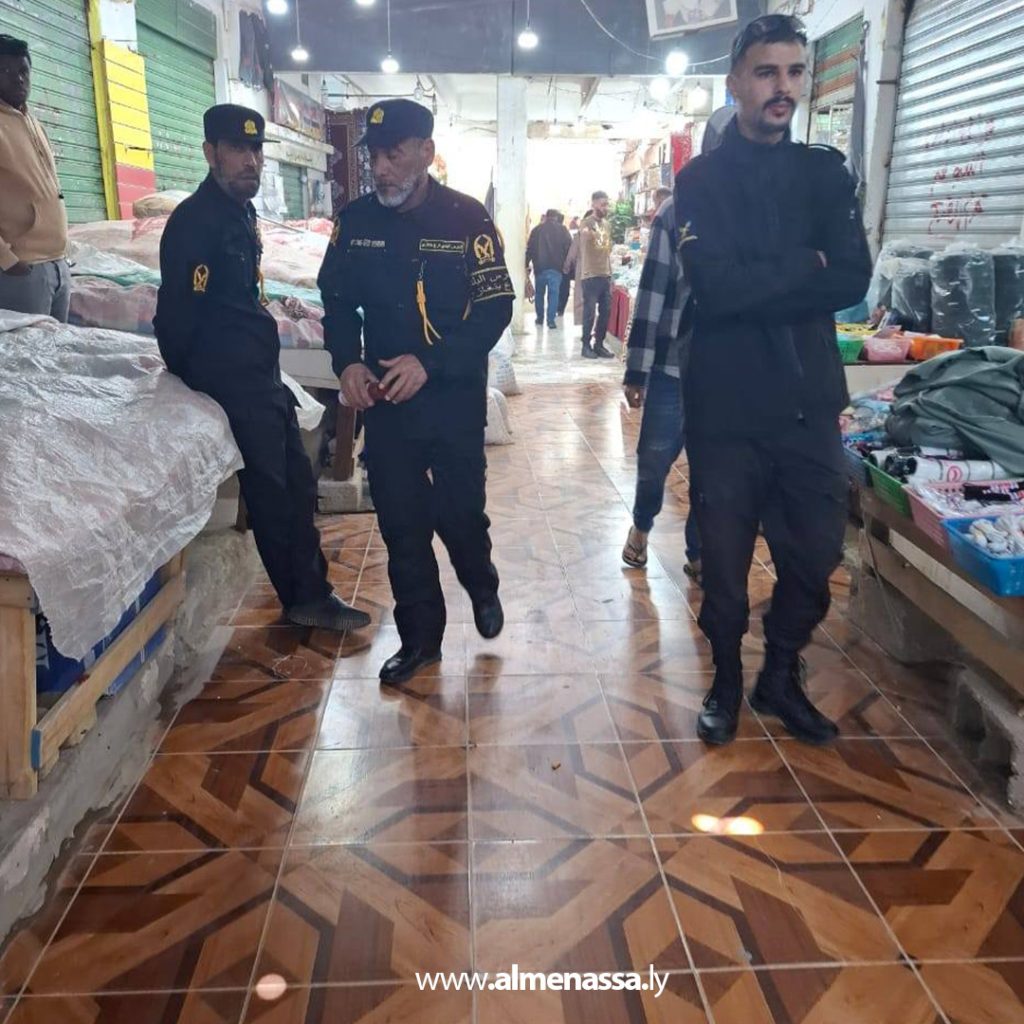 extra2 10 حملة ميدانية للحرس البلدي في سوق الوحدة العربية لتنظيم السوق وإزالة العشوائيات