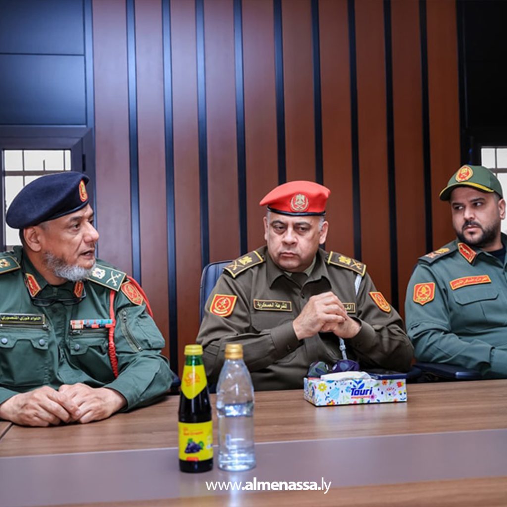 extra2 33 الفريق خالد حفتر يؤكد أهمية تعزيز التنسيق مع مختلف الجهات الأمنية والعسكرية