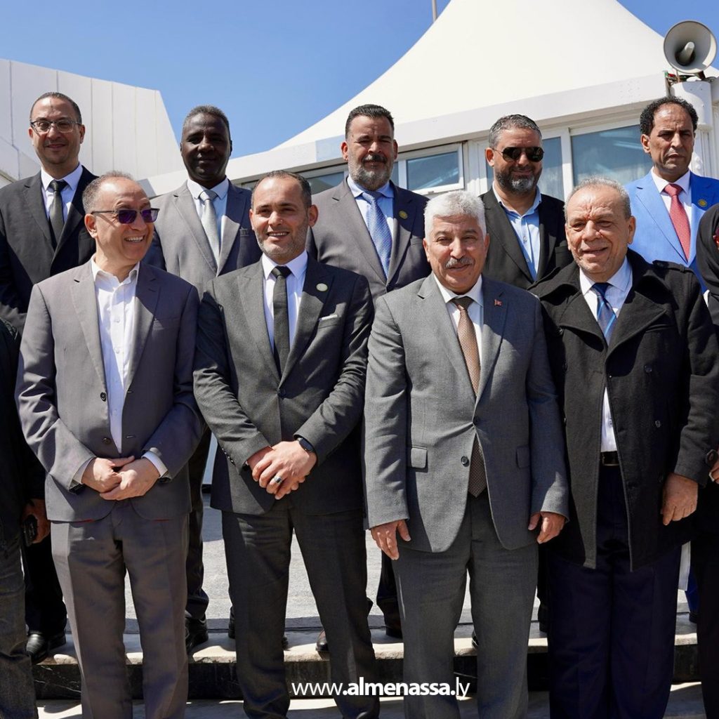 extra2 35 خلال زيارته لسوق باب البحر.. وزير التشغيل التونسي يبحث مع الجانب الليبي التعاون في مجال الصيد البحري