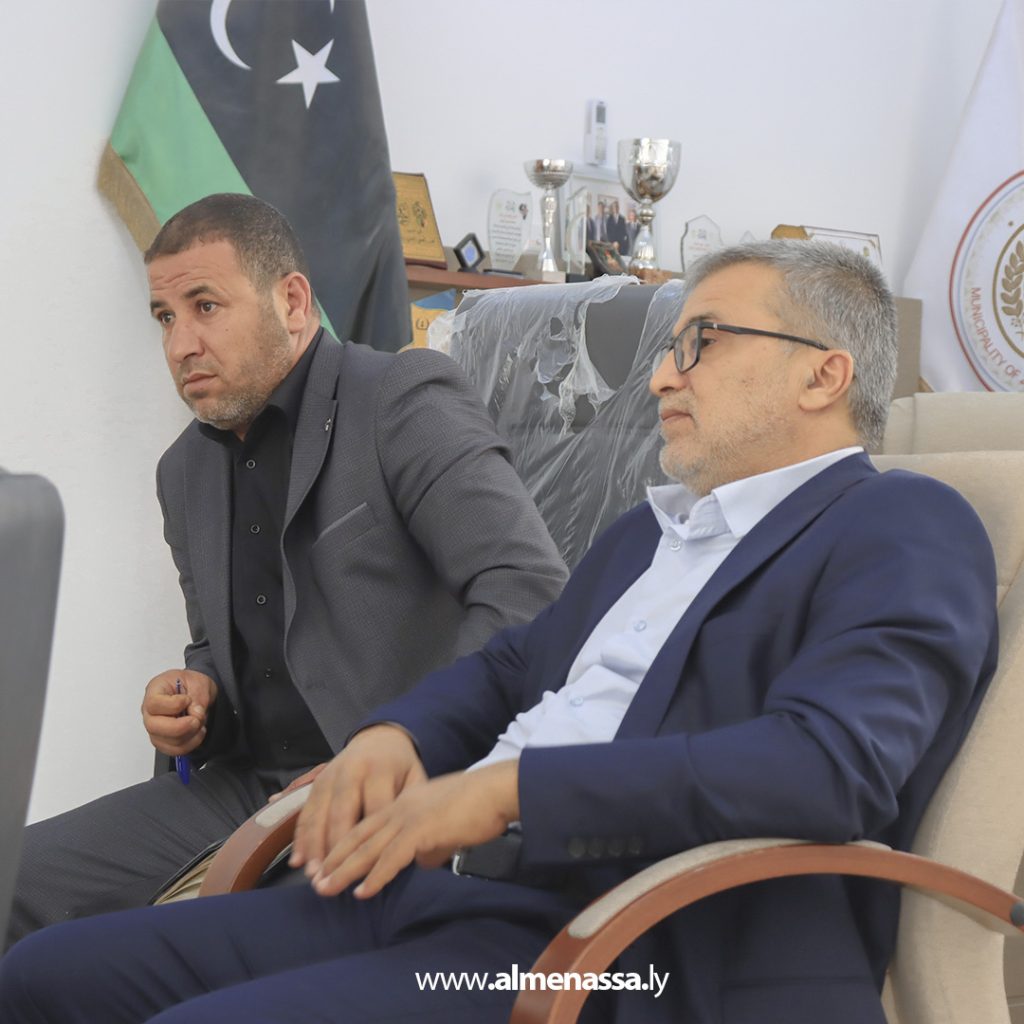 extra2 68 عميد بلدية زليتن يعقد اجتماع موسع لبحث الإشكاليات داخل مركز زليتن الطبي