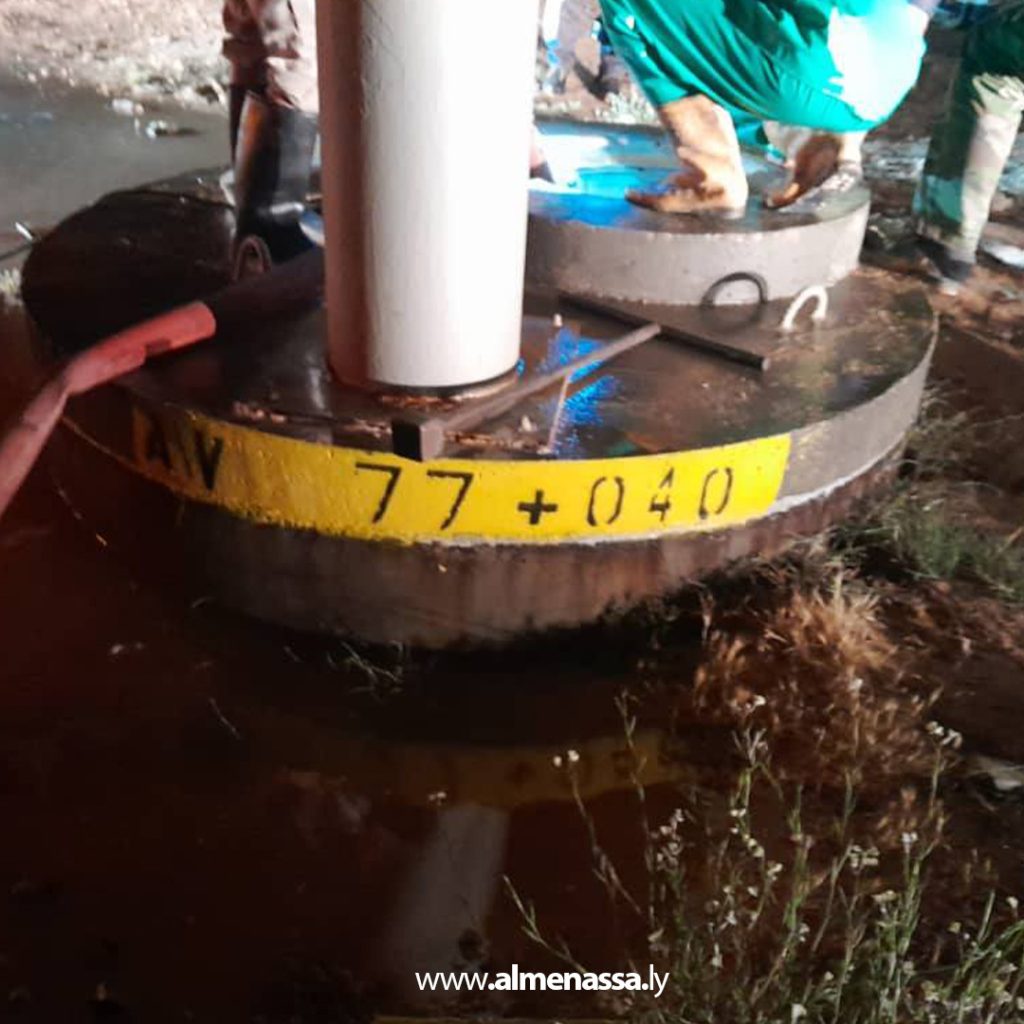 extra2 70 السيطرة على تسرب مياه ناتج عن وصلة غير شرعية على خط أجدابيا – بنغازي