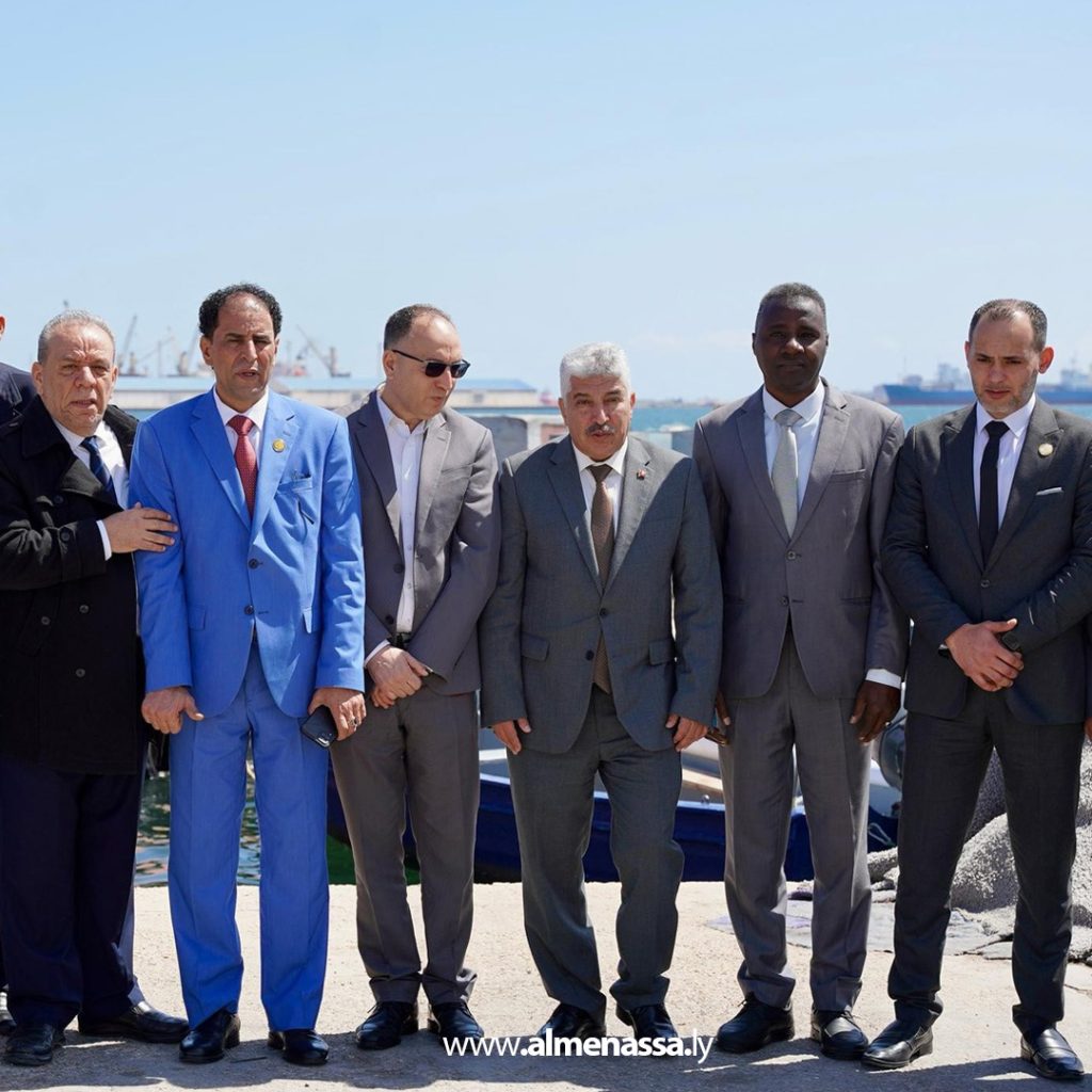 extra3 22 خلال زيارته لسوق باب البحر.. وزير التشغيل التونسي يبحث مع الجانب الليبي التعاون في مجال الصيد البحري
