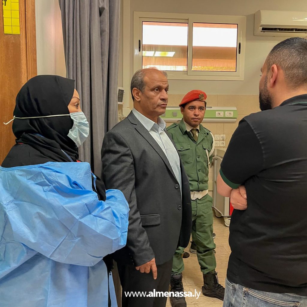 extra5 4 مدير مستشفى الجلاء يجري جولة تفقدية على مختلف الأقسام     