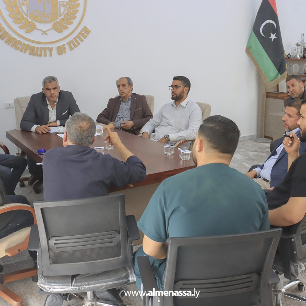 extra6 4 عميد بلدية زليتن يعقد اجتماع موسع لبحث الإشكاليات داخل مركز زليتن الطبي