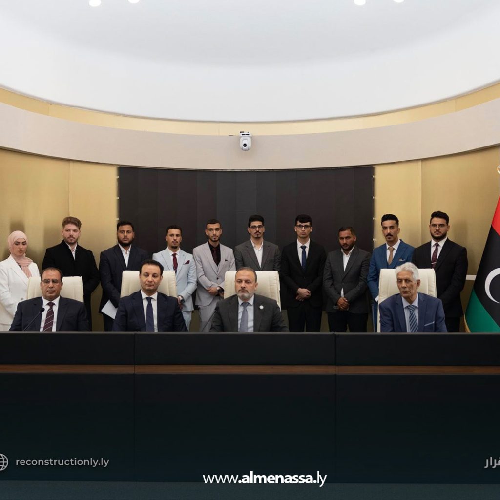 بلاى 3 المهندس بالقاسم حفتر يُكرّم أوائل خريجي الهندسة والطب بجامعة بنغازي الموفدين إلى بريطانيا للدراسات العليا