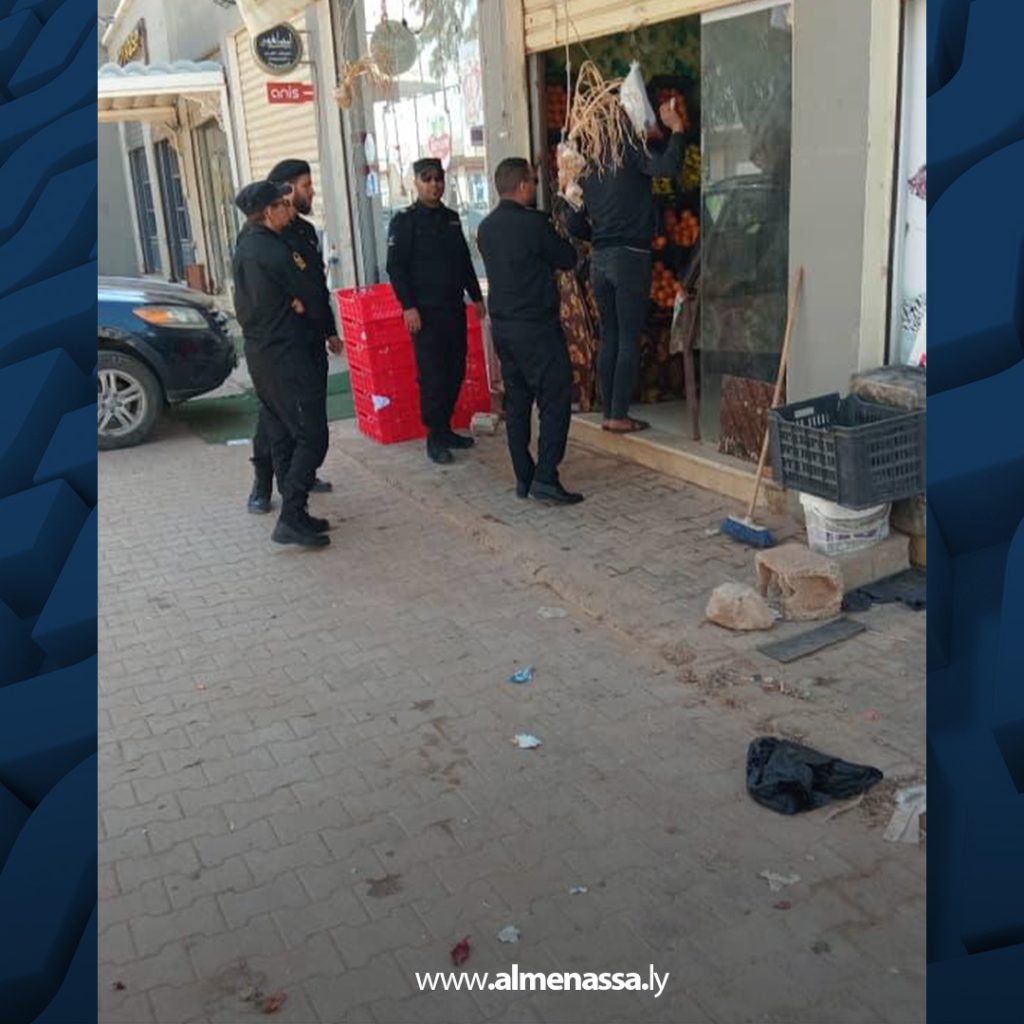 الحرس البلدي في بنغازي يشدد الرقابة على المحال التجارية بحملات تفتيشية مكثفة 5 بلىةي