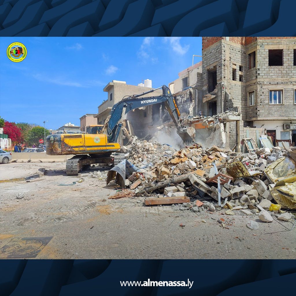 لبيسلا بدء أعمال إزالة العوائق وفتح المسارات في شارع الجمهورية بفشلوم تمهيداً لتطويره