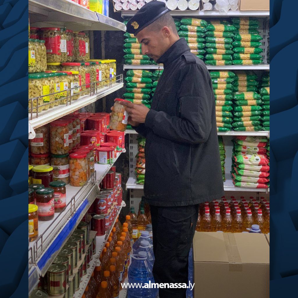 الحرس البلدي في بنغازي يشدد الرقابة على المحال التجارية بحملات تفتيشية مكثفة 8 لتة