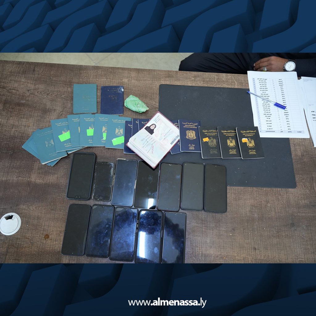 يل 2 بينهم نساء وأطفال.. إنقاذ 35 مهاجرا غير شرعي في عرض البحر وتسليمهم لمركز إيواء بنغازي الكبرى