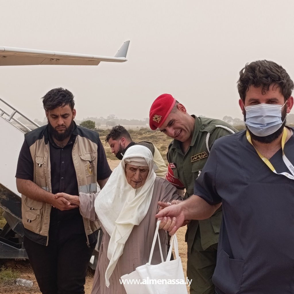 01 57 طائرة الخطوط الإفريقية القاصدة بيت الله الحرام تنحرف عن مسار مهبط مطار الأبرق