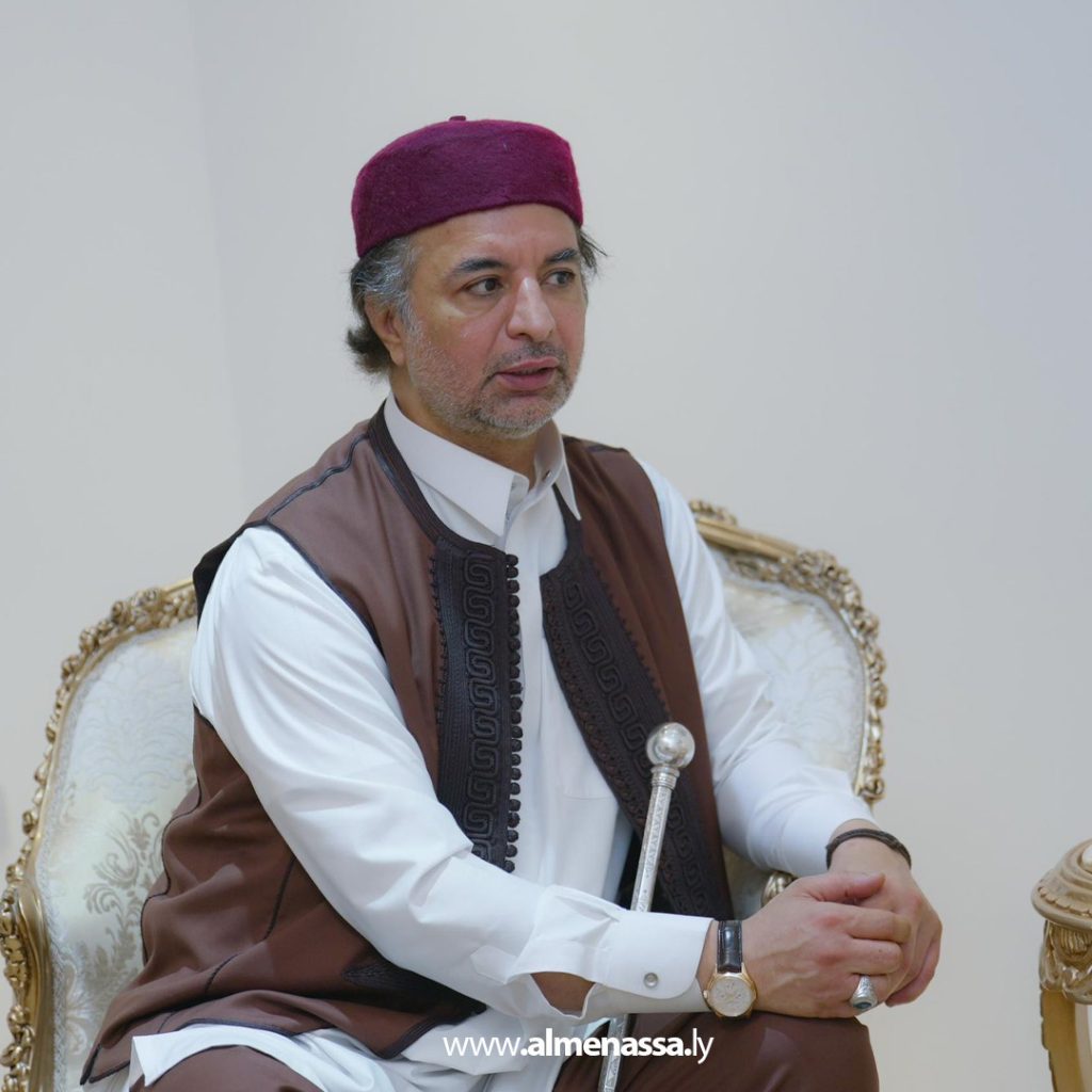 01 9 رئيس المفوضية العليا للمصالحة الوطنية يزور الفنان علي أحمد سالم تقديرًا لمسيرته الفنية