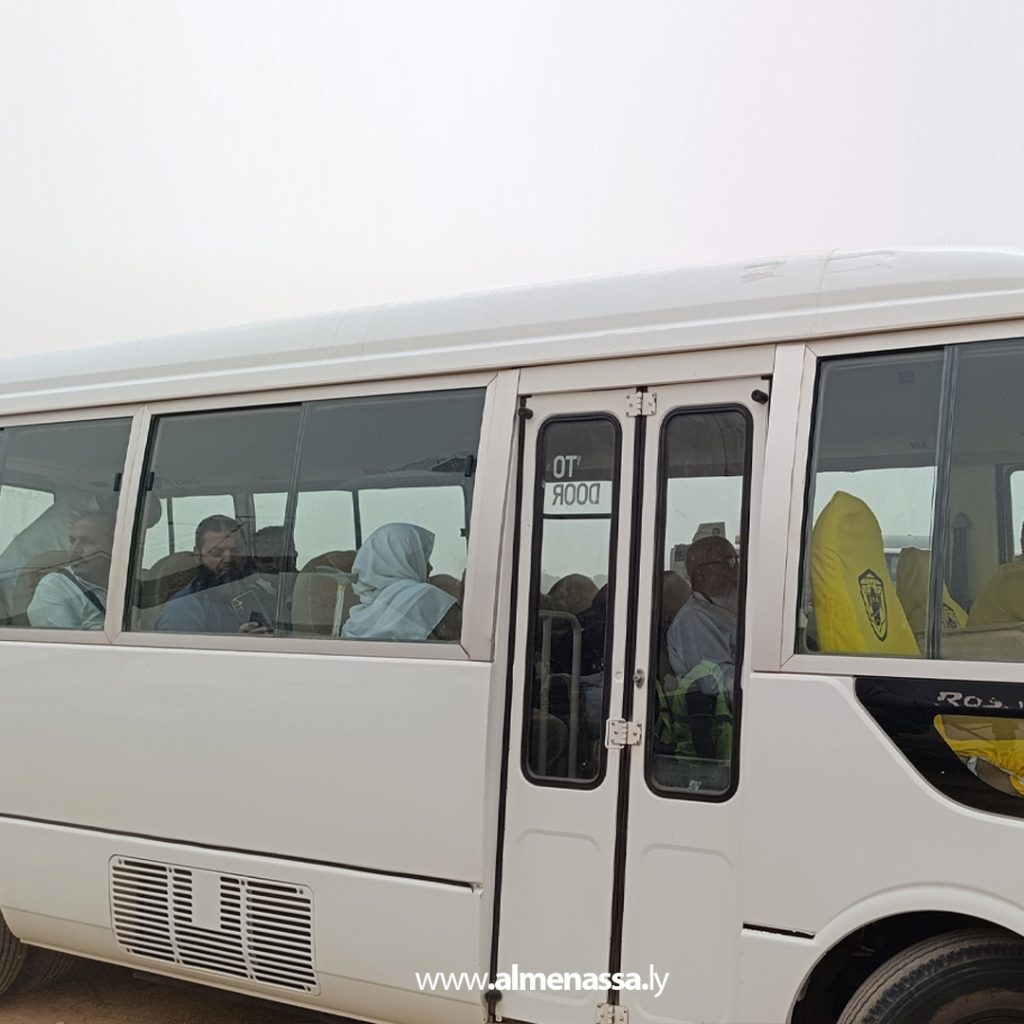 02 44 طائرة الخطوط الإفريقية القاصدة بيت الله الحرام تنحرف عن مسار مهبط مطار الأبرق