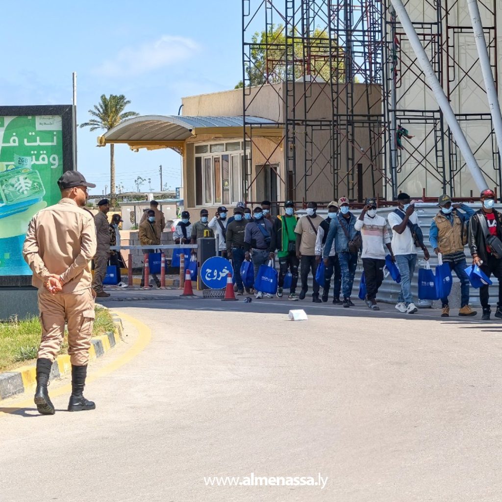 04 29 التركي: ترحيل 180 مهاجرًا غير شرعي من مطار مصراتة إلى غانا ضمن برنامج العودة الطوعية