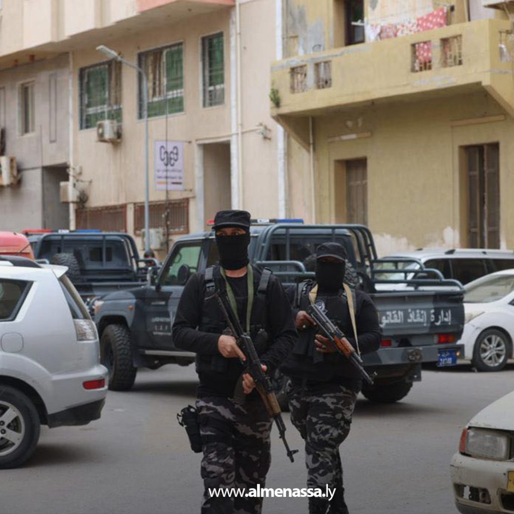 04 4 إنفاذ القانون تمنح مهلة 72 ساعة لإخلاء شقة مستولى عليها بطرابلس تنفيذاً لأوامر النائب العام