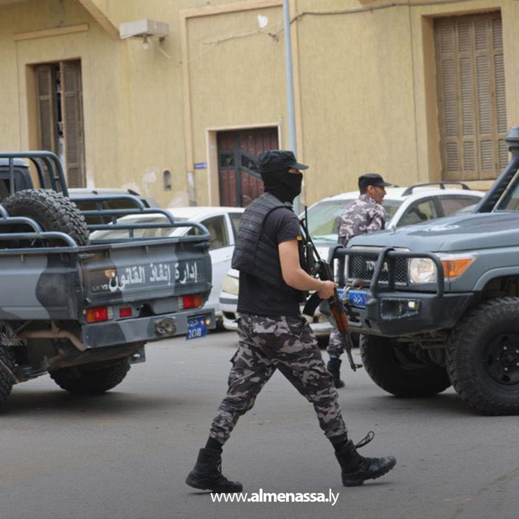 05 3 إنفاذ القانون تمنح مهلة 72 ساعة لإخلاء شقة مستولى عليها بطرابلس تنفيذاً لأوامر النائب العام