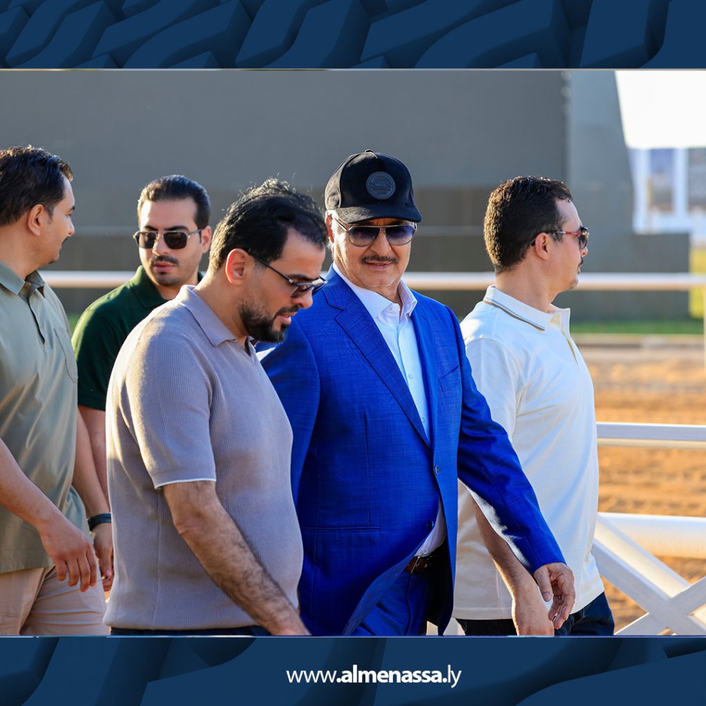 14 القائد العام للقوات المسلحة يتفقد مضمار نادي الوطن استعدادًا لبطولة فرسان الكرامة