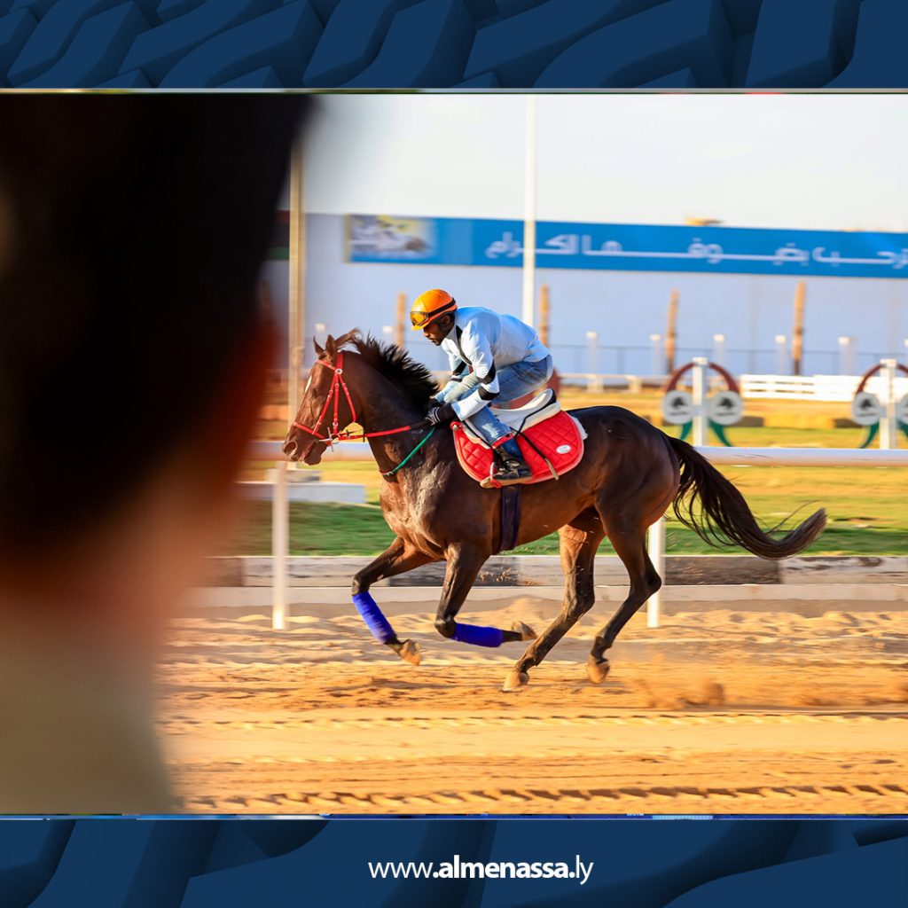18 القائد العام للقوات المسلحة يتفقد مضمار نادي الوطن استعدادًا لبطولة فرسان الكرامة