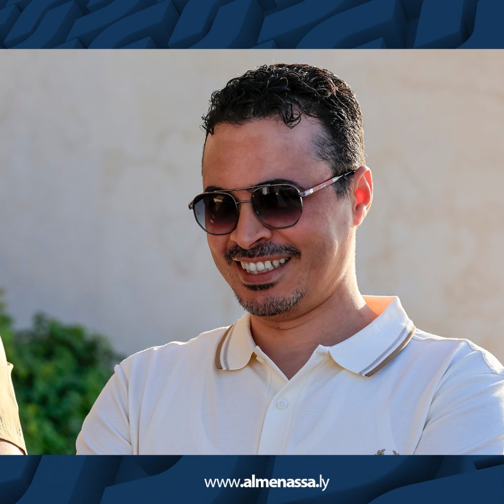 22 القائد العام للقوات المسلحة يتفقد مضمار نادي الوطن استعدادًا لبطولة فرسان الكرامة