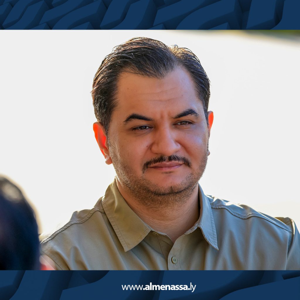 24 القائد العام للقوات المسلحة يتفقد مضمار نادي الوطن استعدادًا لبطولة فرسان الكرامة