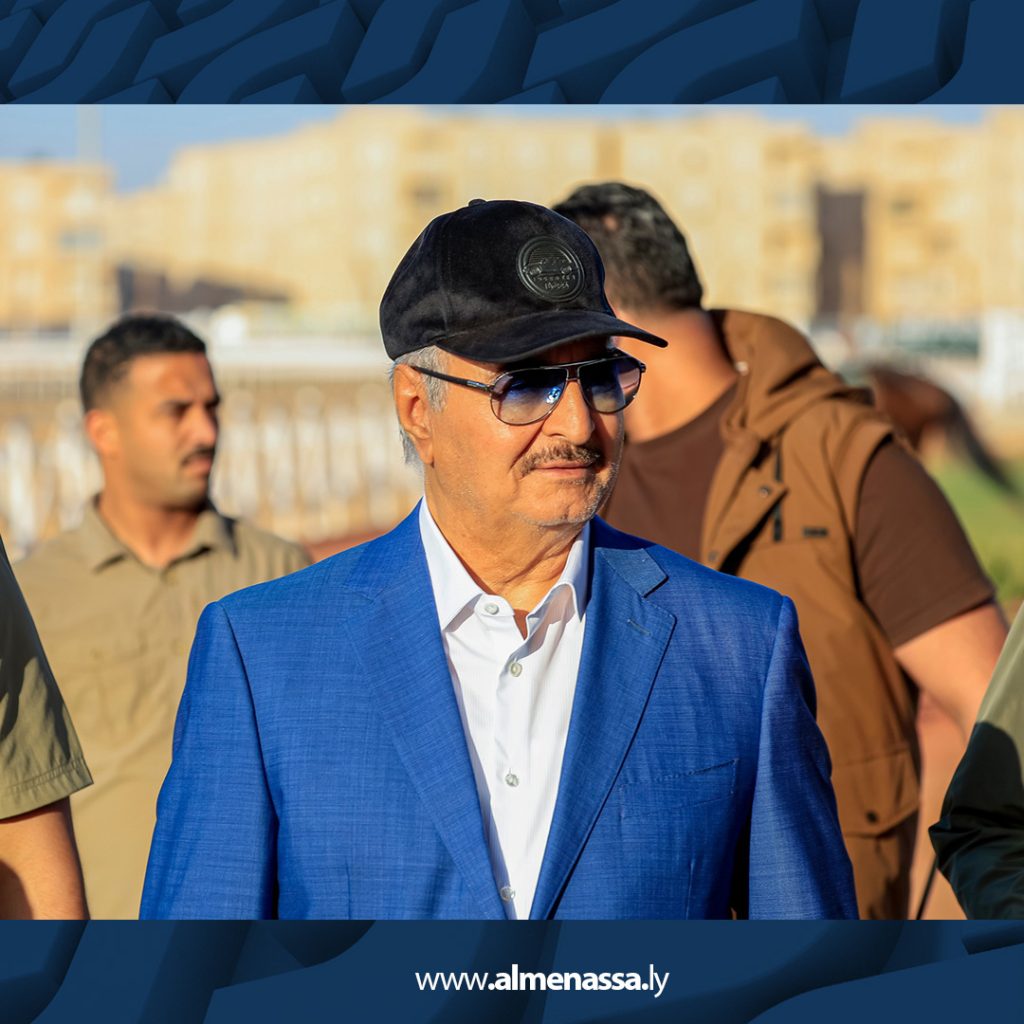 29 القائد العام للقوات المسلحة يتفقد مضمار نادي الوطن استعدادًا لبطولة فرسان الكرامة
