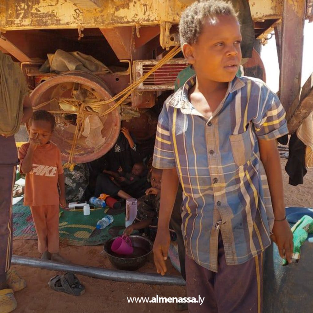 Extra 213 جهاز الإسعاف والطوارئ بالكفرة ينقذ 25 سودانيا ويستخرج جثامين 7 ضحايا من عمق الصحراء