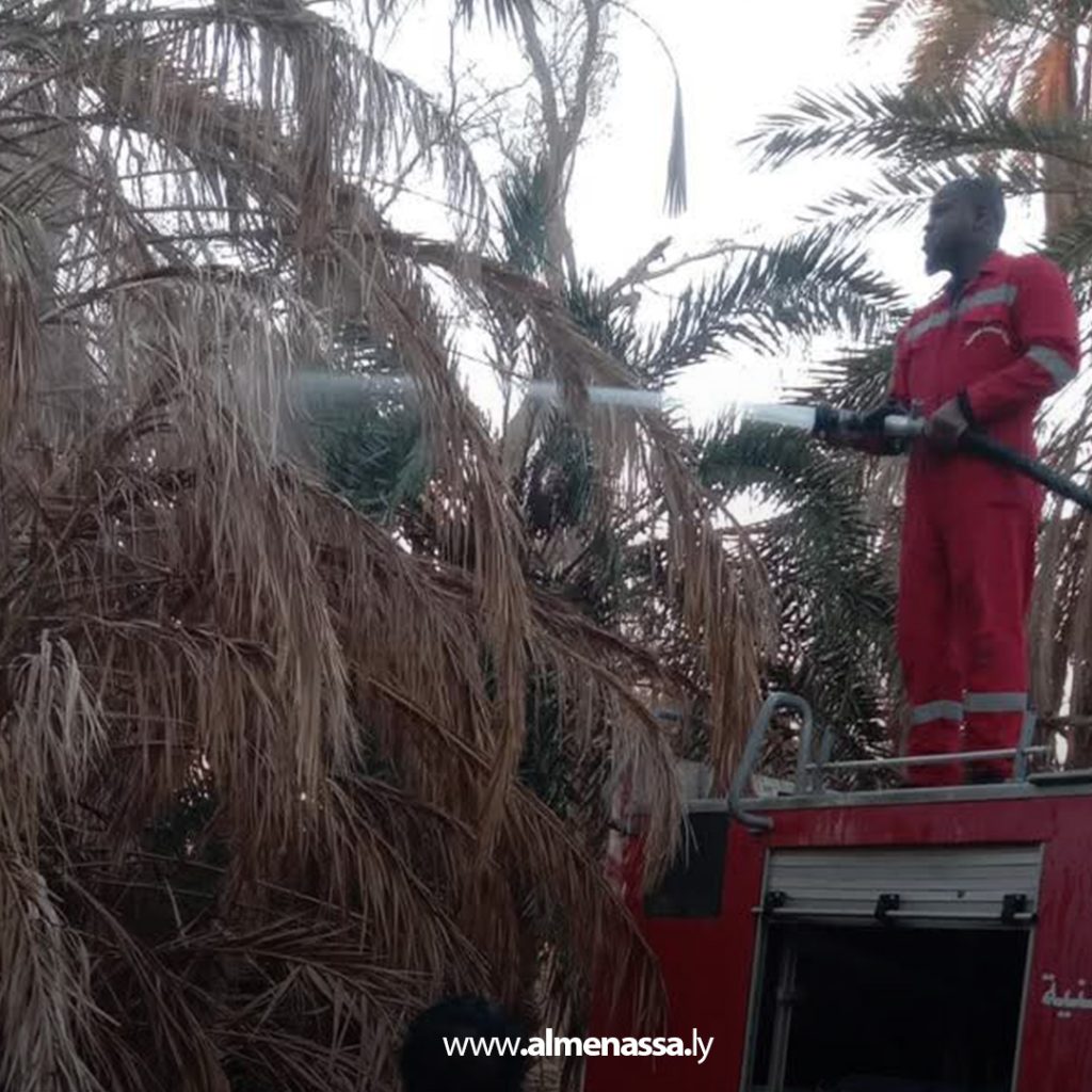extra 13 وحدة إطفاء زلة تُخمد حريق في إحدى المزارع بمنطقة تلبساوين