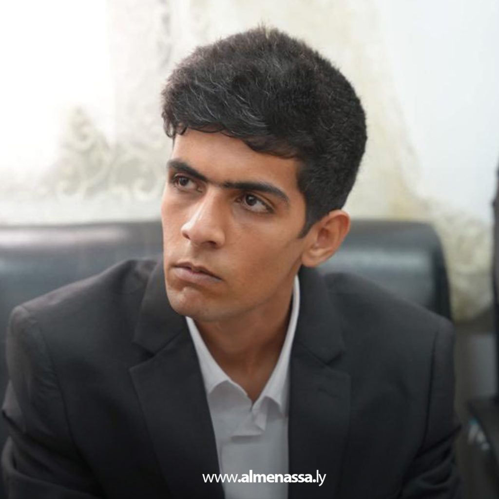 extra 166 كلية الآداب والعلوم المرج تُكرّم الطالب المتفوق أنس حسين لتحقيقه المركز الأول في مسابقة الترجمة الفورية