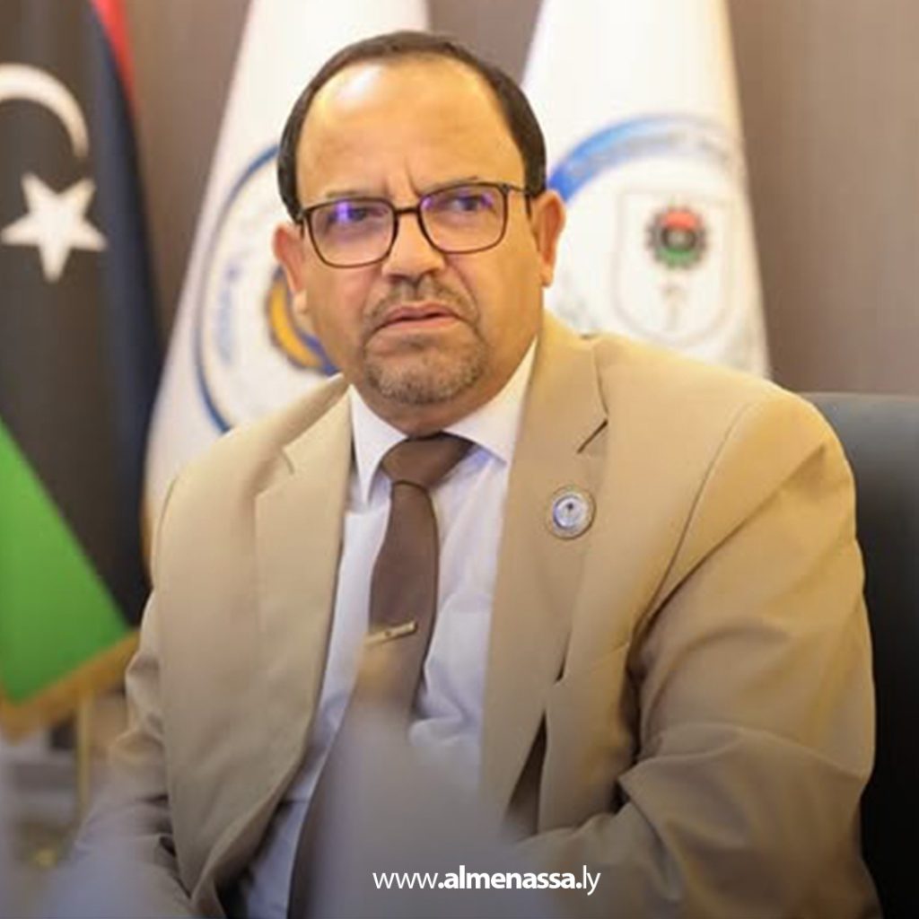 extra 28 وزير العمل يوجه بسرعة صرف مكافآت الموظفين