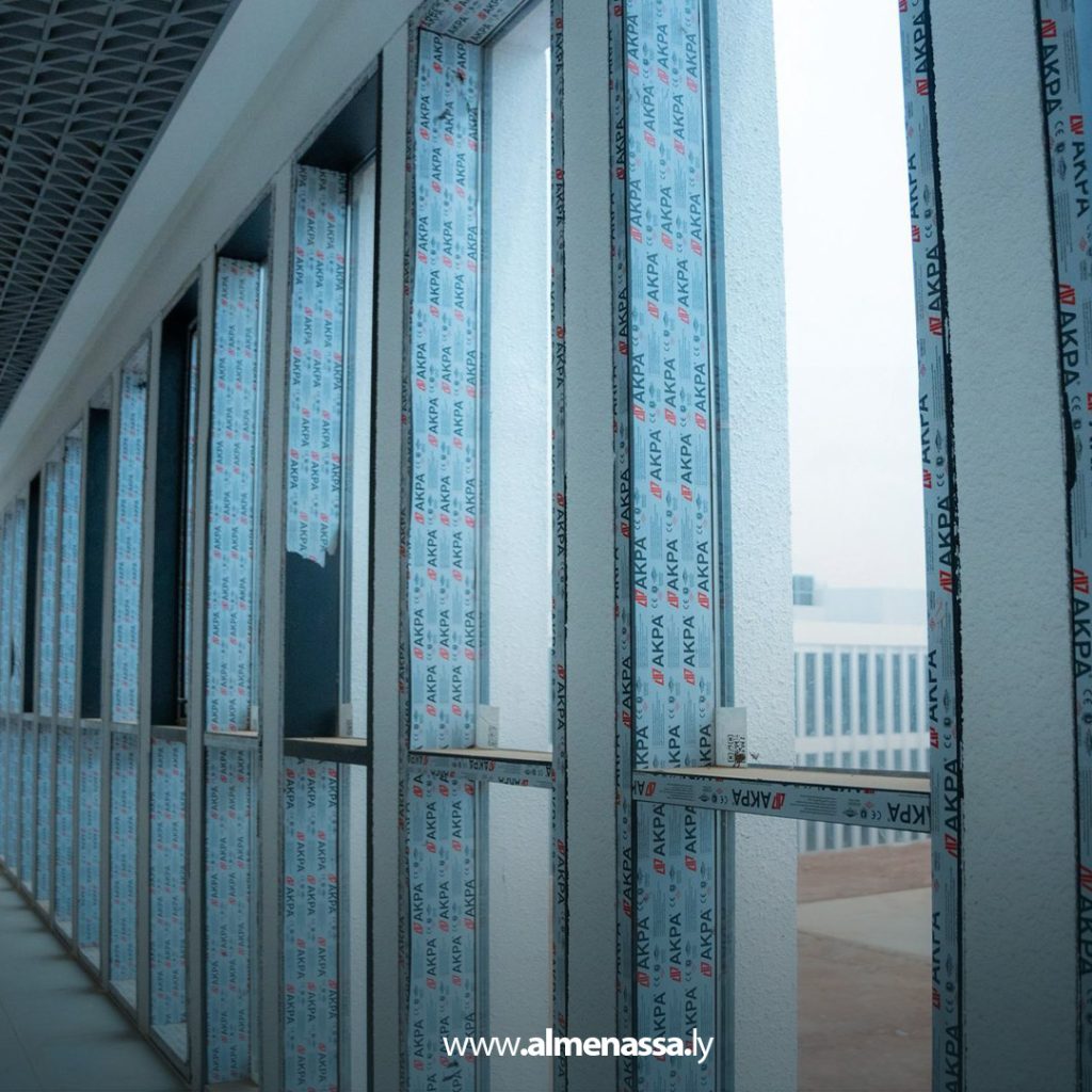 extra1 115 مدير عام صندوق الإعمار يجري جولة ميدانية بمباني كليات جامعة بنغازي