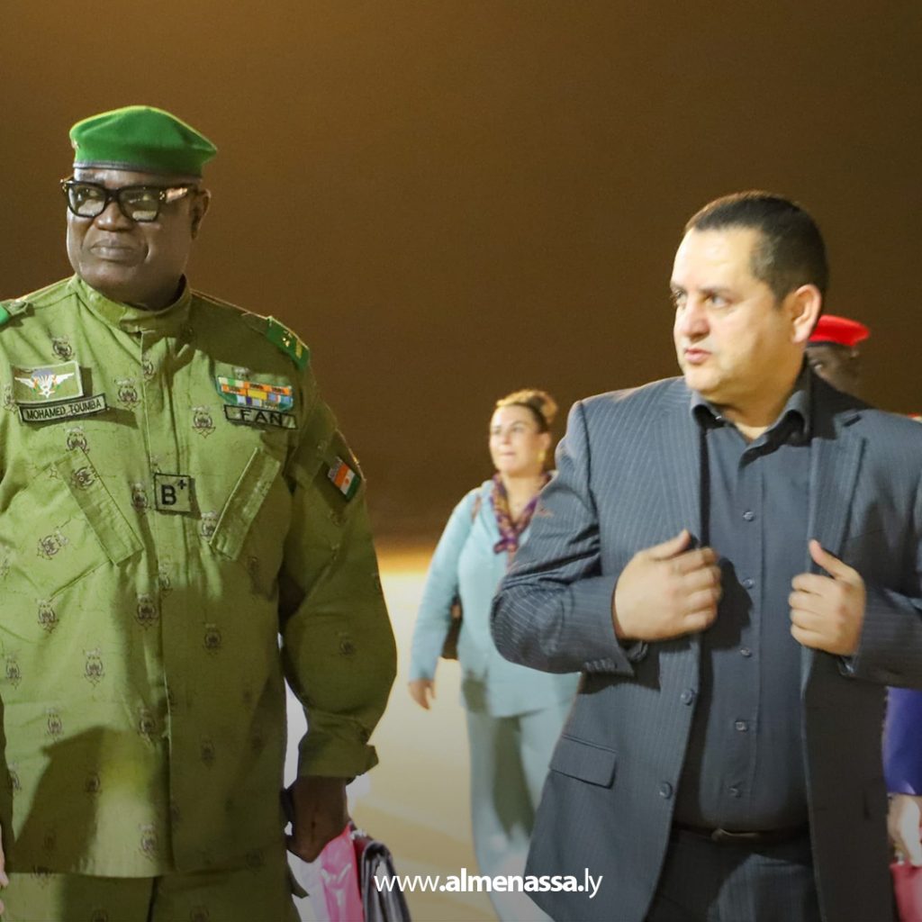 extra1 161 وزير الخارجية يستقبل وفدًا رفيع المستوى من النيجر بمطار بنينا الدولي