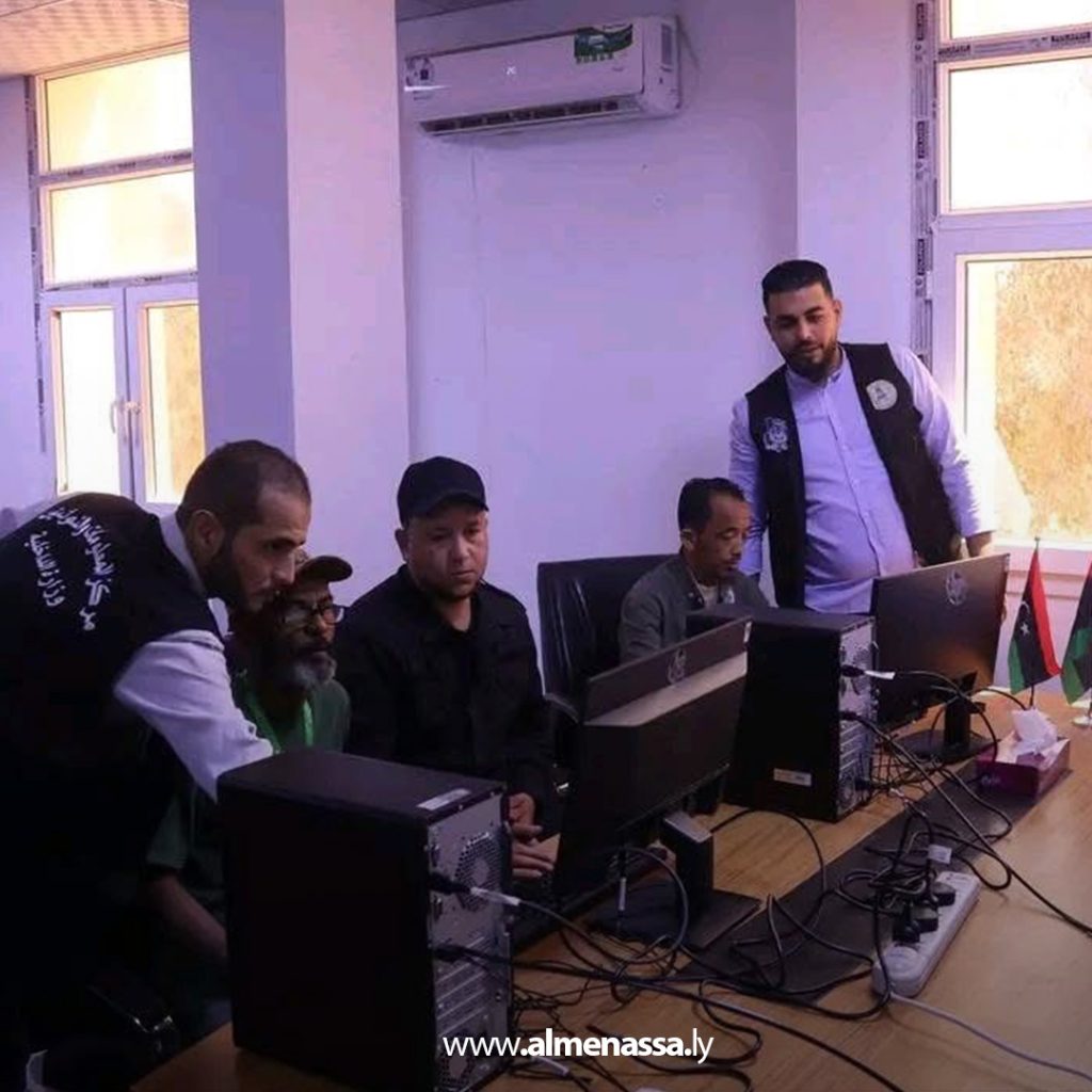 تركيب منظومة استخراج الحالة الجنائية بمديرية أمن غدامس لخدمة المواطنين 3 extra1 29 تركيب منظومة استخراج الحالة الجنائية بمديرية أمن غدامس لخدمة المواطنين