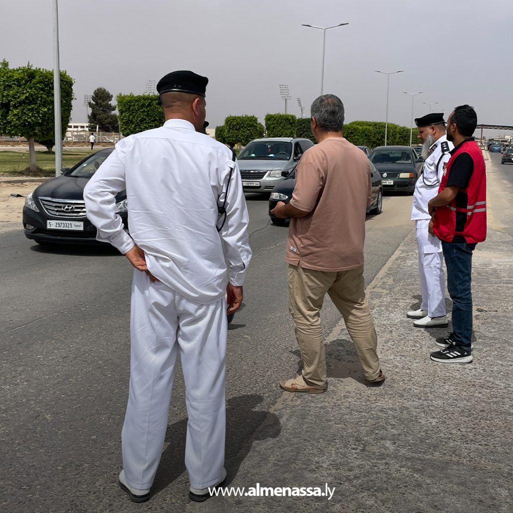 extra1 33 قسم المرور والتراخيص بالعجيلات ينظم زيارة لمرضى مستشفى العجيلات العام