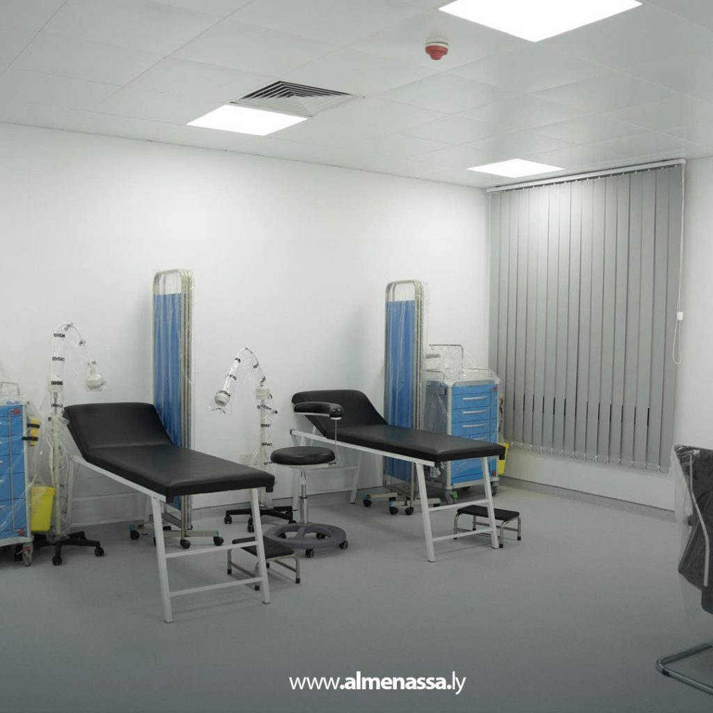 extra11 112 مدير عام صندوق إعادة الإعمار يتفقد مشروع صيانة وتطوير عيادة خالد بن الوليد ببنغازي