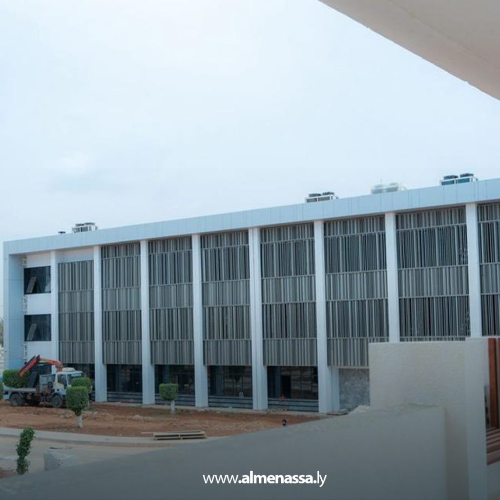 extra11 91 مدير عام صندوق الإعمار يجري جولة ميدانية بمباني كليات جامعة بنغازي