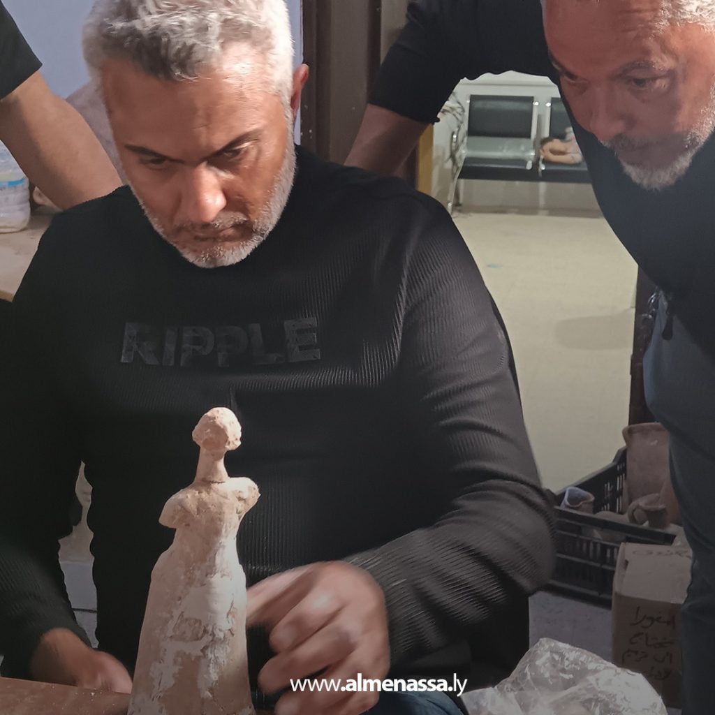 extra111 72 ترميم تمثال أثري مصنوع من التيراكوتا بتقنيات دقيقة