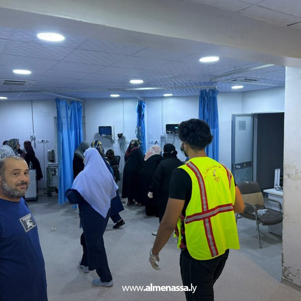 extra111 83 مستشفى زوارة يستقبل 15 مهاجرًا بعد إنقاذهم من عرض البحر