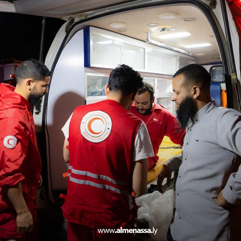 extra1111 65 الهلال الأحمر فرع البيضاء يشارك في إخماد حرائق وادي الكوف