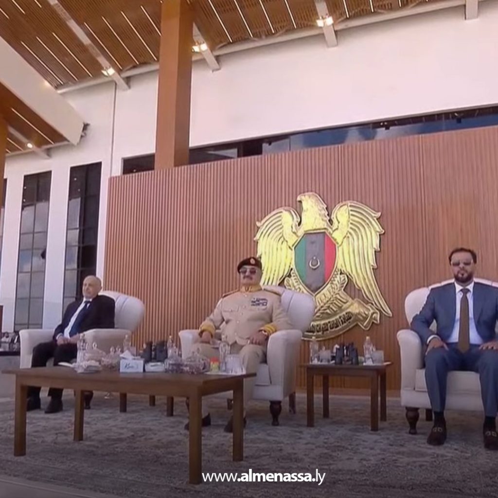extra1111 68 بدء العرض العسكري في الذكرى الـ11 لثورة الكرامة بحضور القائد العام للقوات المسلحة