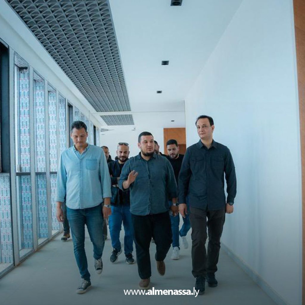 extra111111 16 مدير عام صندوق الإعمار يجري جولة ميدانية بمباني كليات جامعة بنغازي