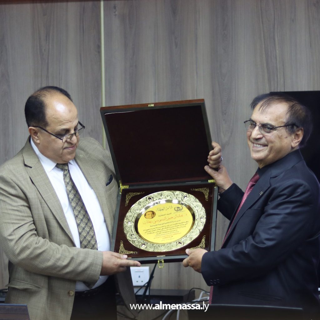 extra111111 2 صندوق الضمان الاجتماعي يكرم عبد الرحيم عقاب بعد أربعة عقود من العطاء