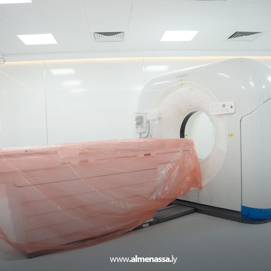 extra11111111 12 مدير عام صندوق إعادة الإعمار يتفقد مشروع صيانة وتطوير عيادة خالد بن الوليد ببنغازي