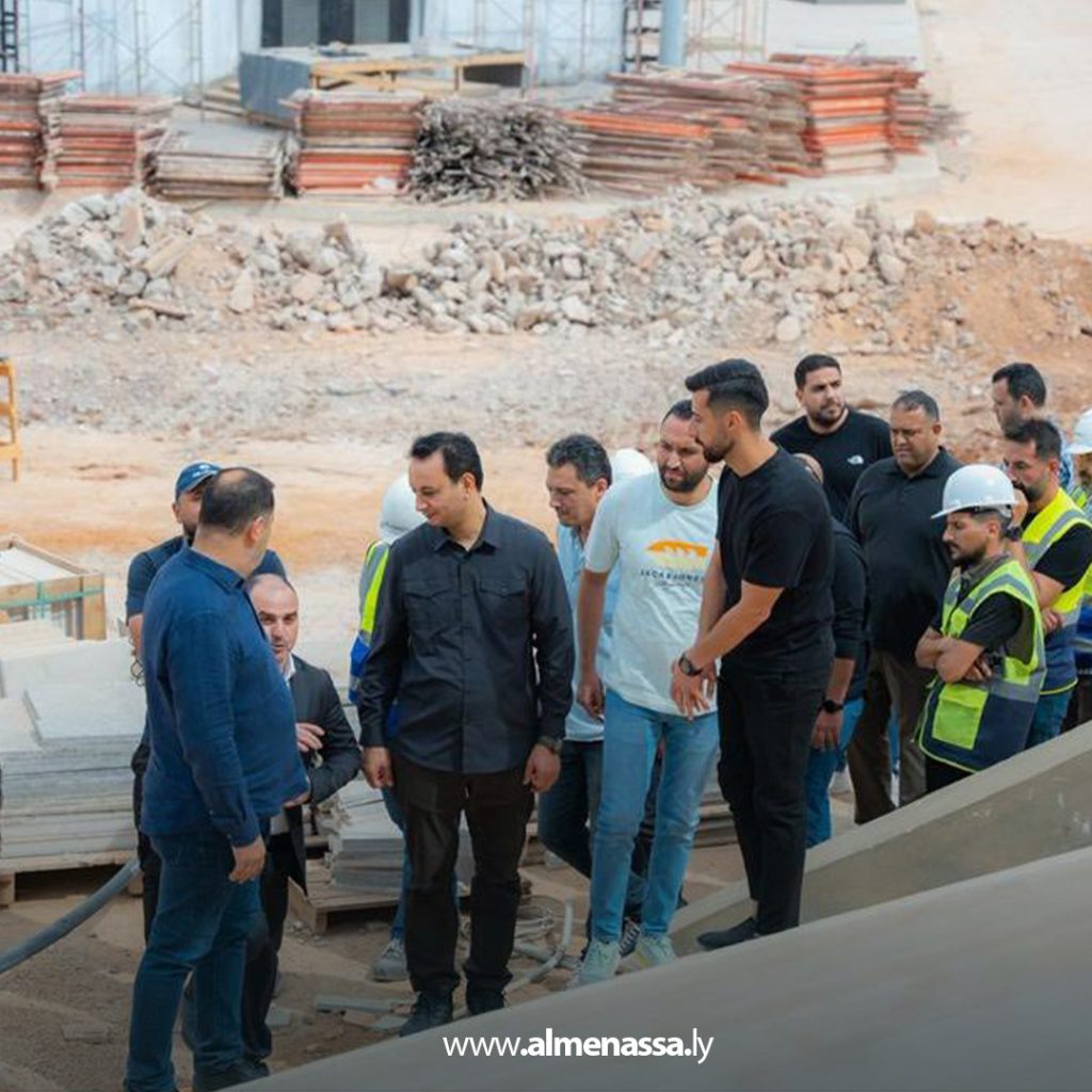 extra11111111 9 مدير عام صندوق الإعمار يجري جولة ميدانية بمباني كليات جامعة بنغازي