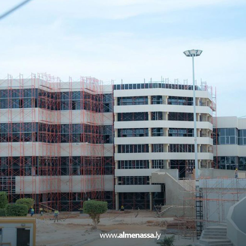 extra1111111111 5 مدير عام صندوق الإعمار يجري جولة ميدانية بمباني كليات جامعة بنغازي