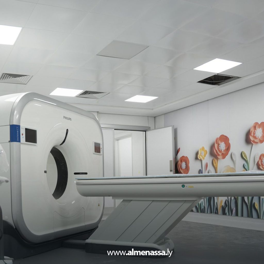 extra11111111111 6 مدير عام صندوق إعادة الإعمار يتفقد مشروع صيانة وتطوير عيادة خالد بن الوليد ببنغازي