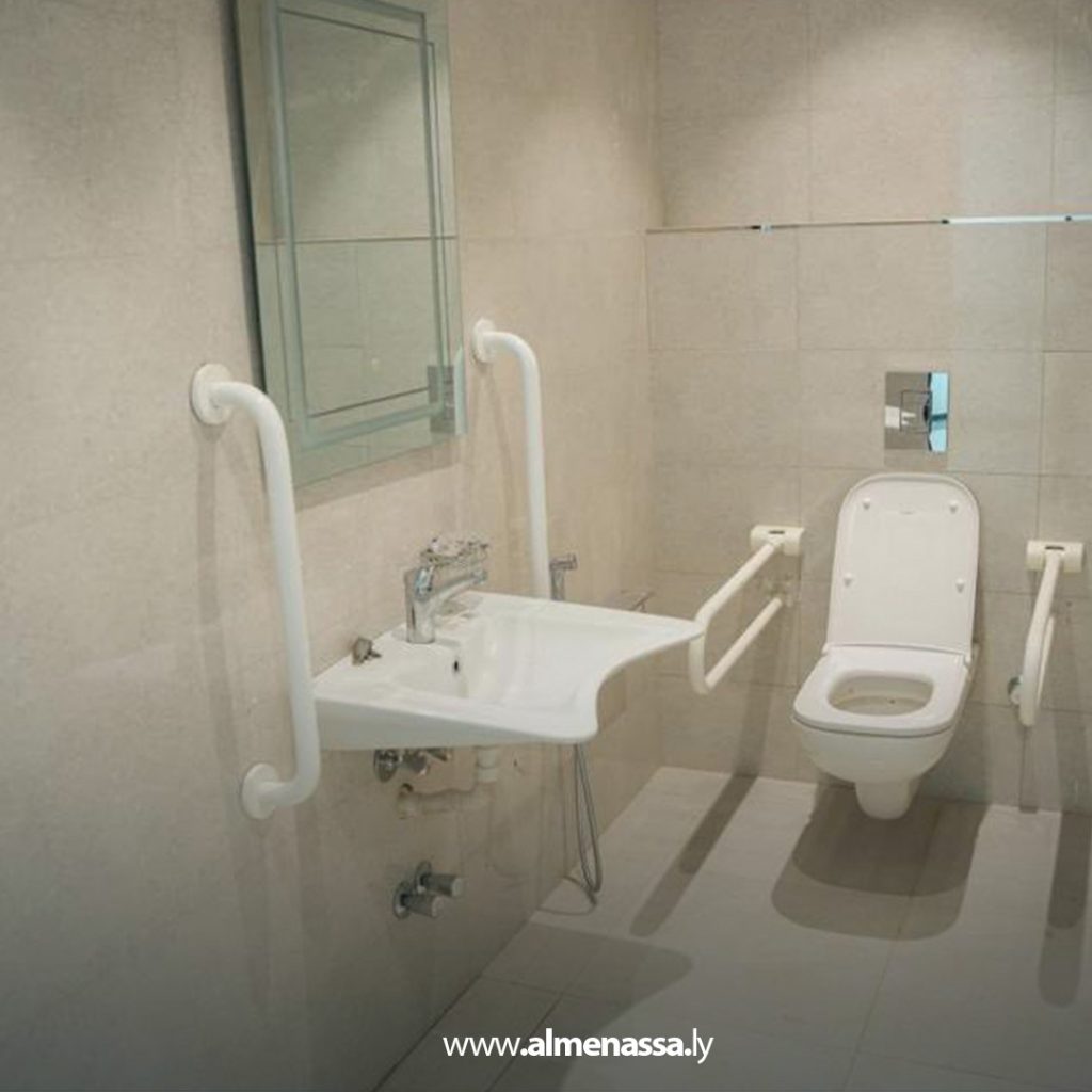 extra11111111111111 مدير عام صندوق الإعمار يتفقد مشروع تطوير مركز الكيش الطبي في بنغازي