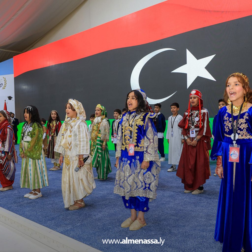 extra111111111111111 8 القائد العام يكرم أوائل جامعة بنغازي ويعلن إيفادهم للدراسة في الخارج