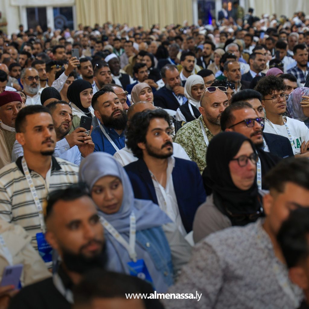 extra1111111111111111 7 القائد العام يكرم أوائل جامعة بنغازي ويعلن إيفادهم للدراسة في الخارج